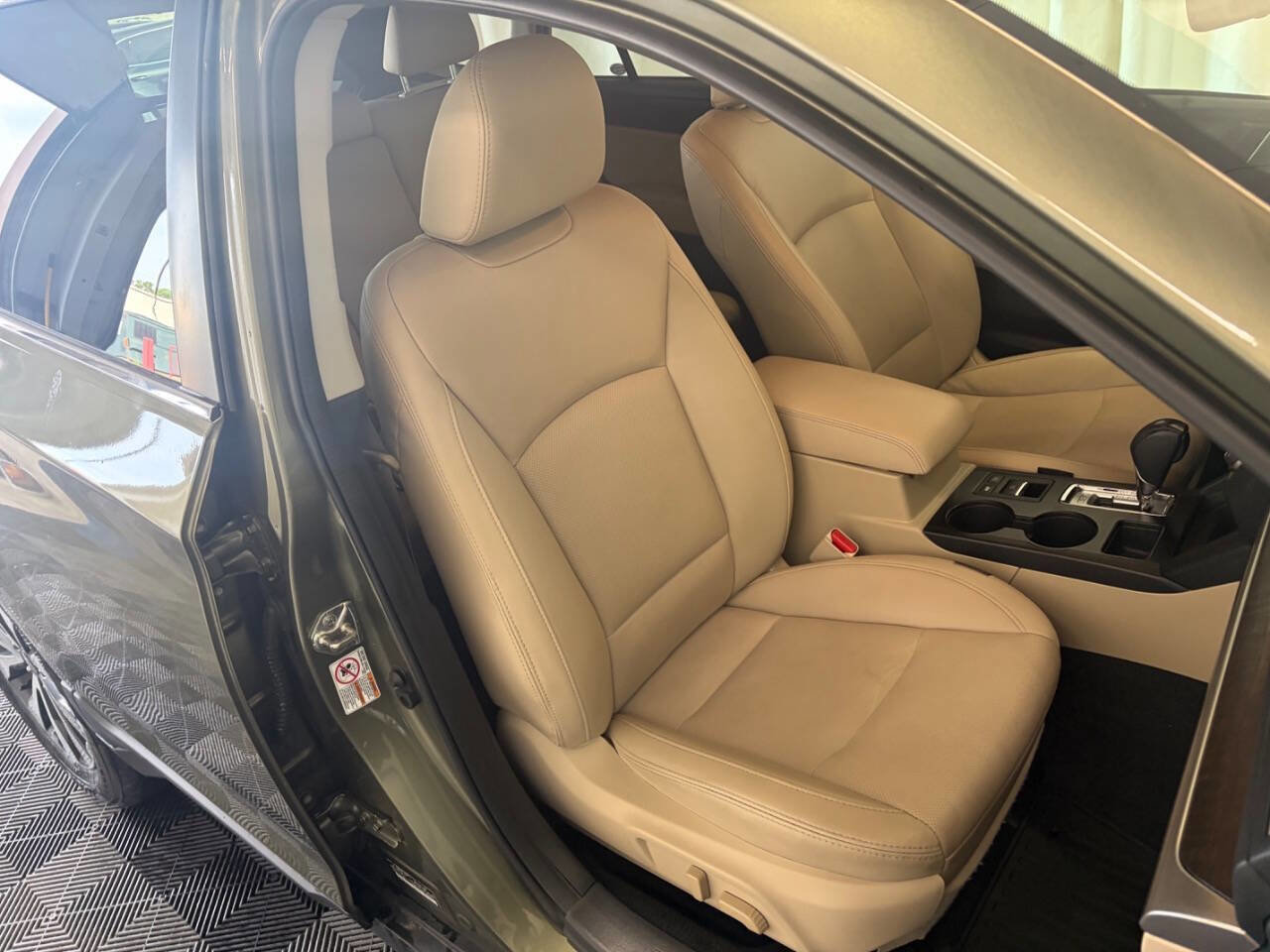 Used 2017 Subaru Outback 2.5i Limited AWD/4WD image 28