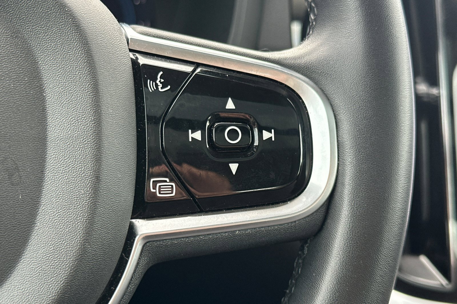 Used 2024 Volvo S60 B5 Plus image 38