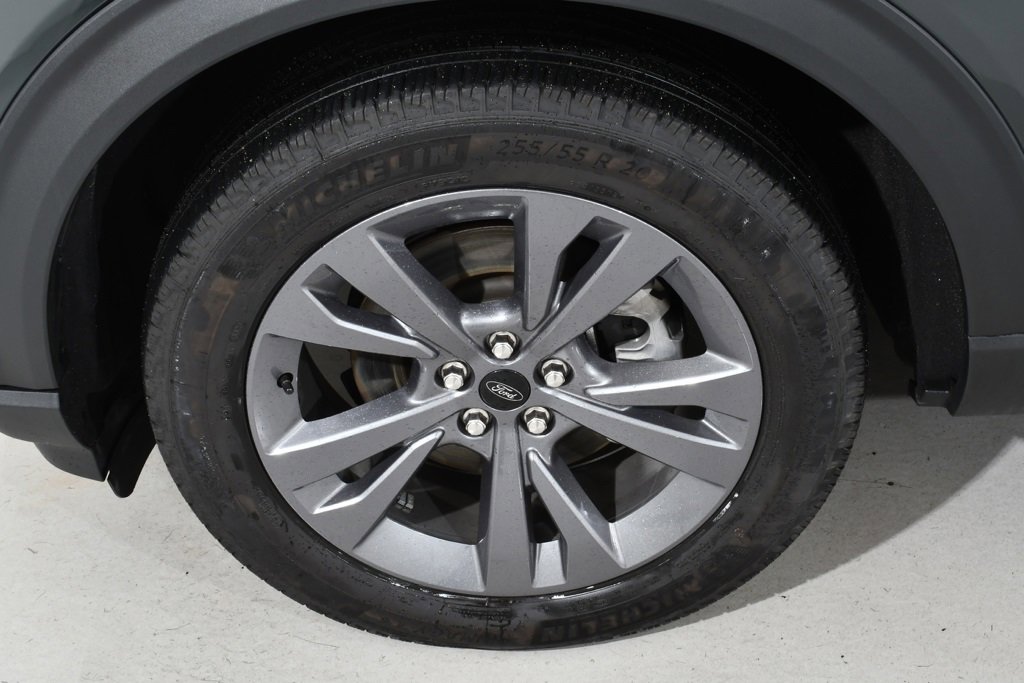 Used 2023 Ford Explorer XLT w/ Equipment Group 202A image 25