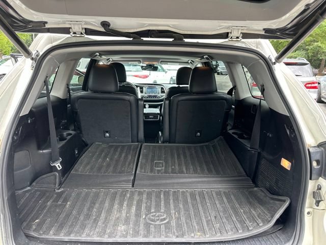 Used 2017 Toyota Highlander SE AWD/4WD image 14