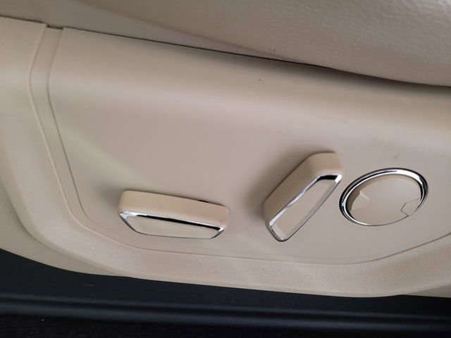 Used 2015 Ford F150 Lariat w/ Max Trailer Tow Package image 31