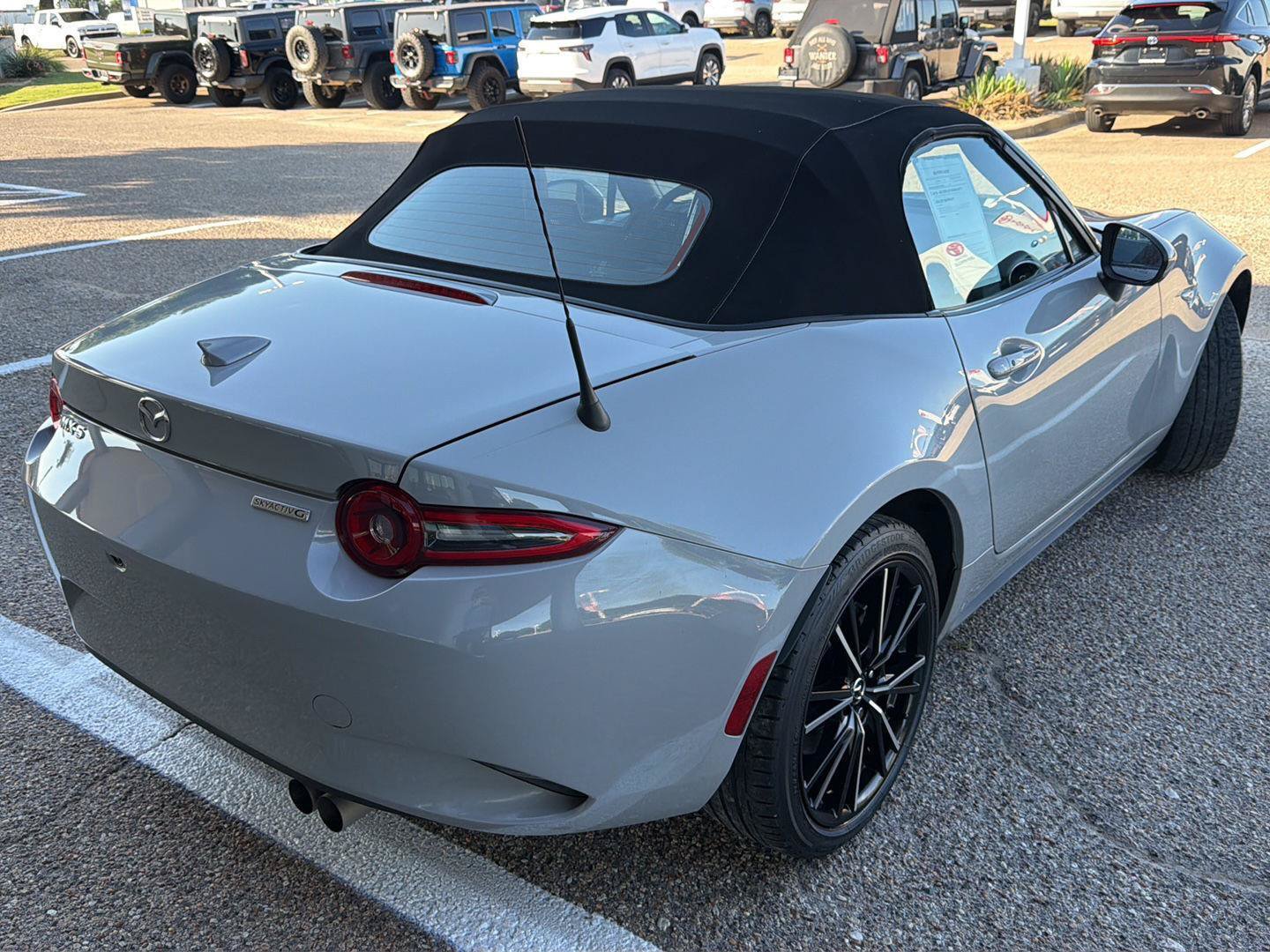 Used 2024 MAZDA MX-5 Miata Grand Touring RWD image 3