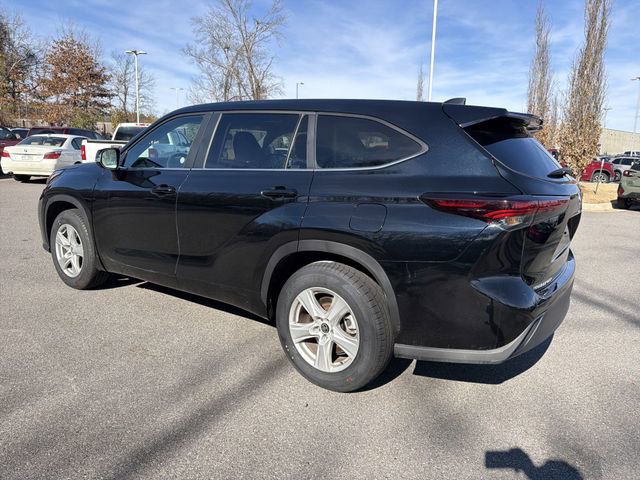 Used 2024 Toyota Highlander LE image 9