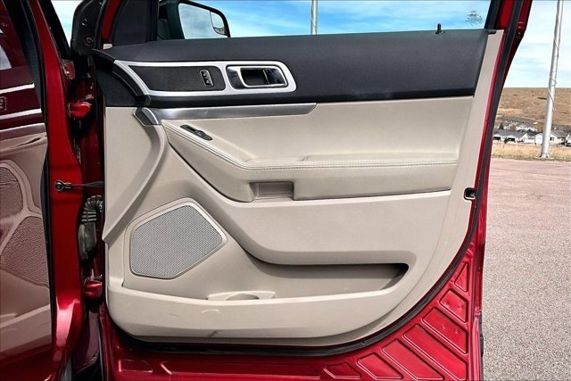 Used 2014 Ford Explorer XLT w/ Equipment Group 202A image 29