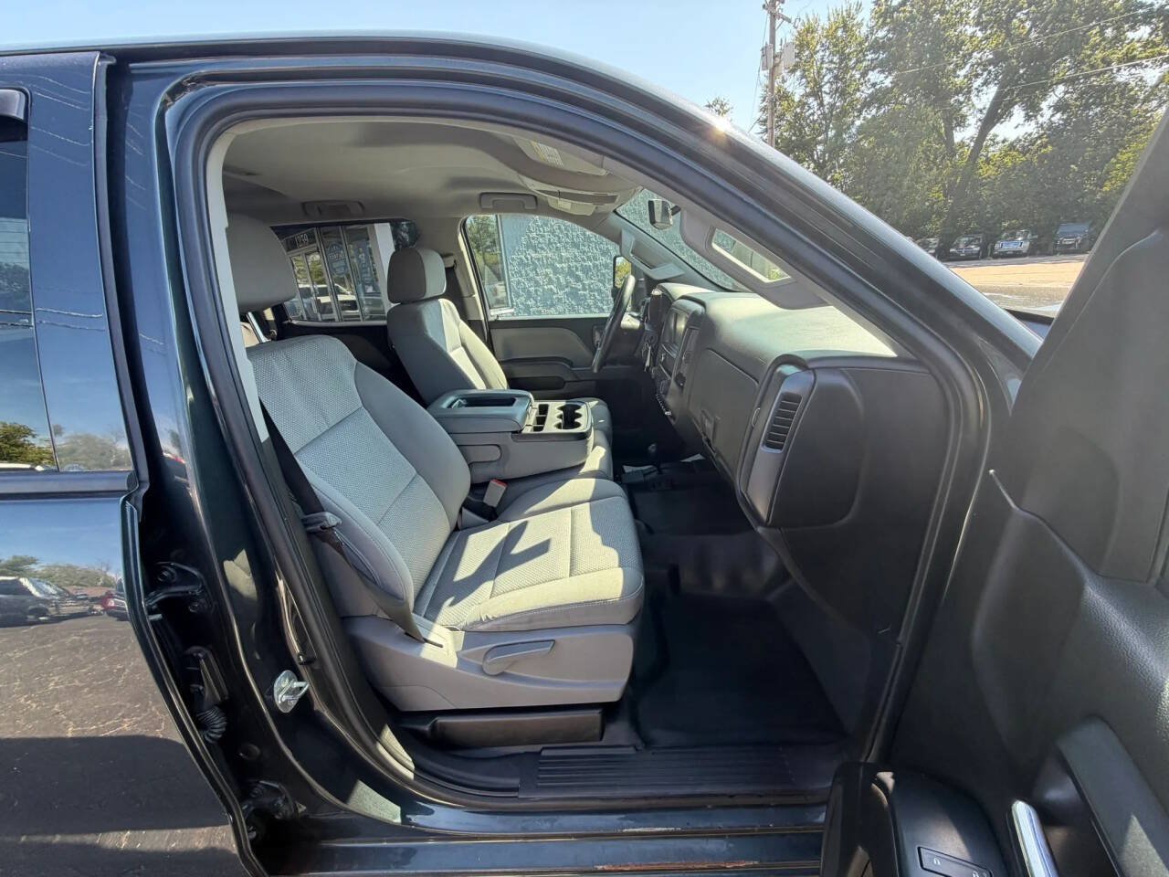 Used 2019 Chevrolet Silverado 2500 W/T AWD/4WD image 21