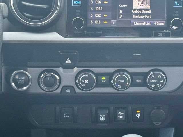 Used 2019 Toyota Tacoma TRD Sport AWD/4WD image 17