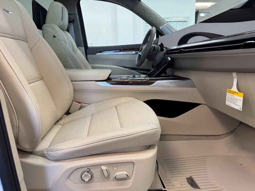 New 2027 Cadillac Escalade Platinum Sport w/ LPO, Floor Liner Package AWD/4WD image 12