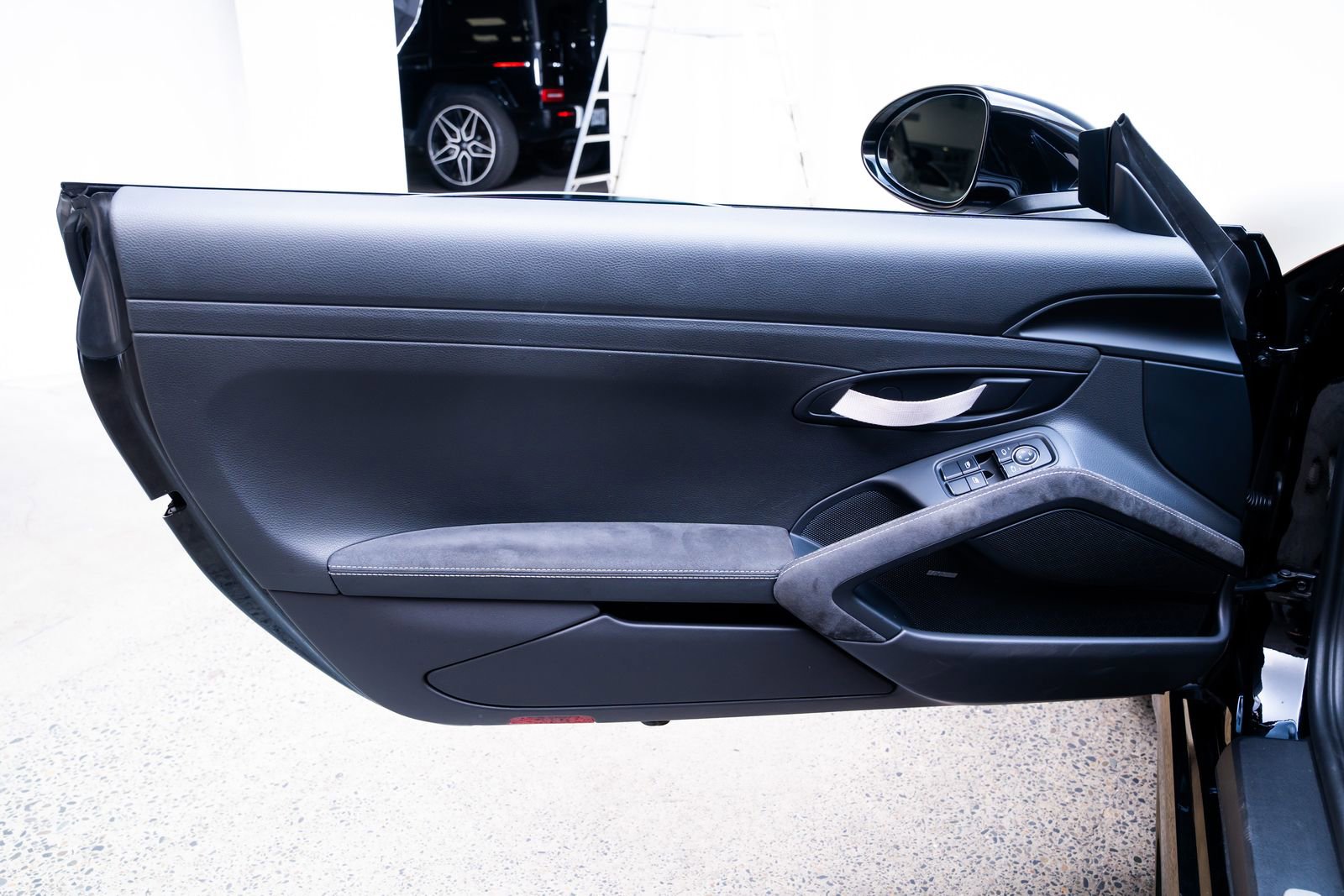 Used 2020 Porsche 718 Cayman GT4 RWD image 19