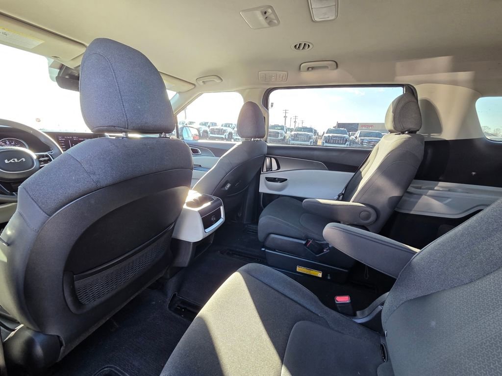 Used 2022 Kia Carnival LX image 29