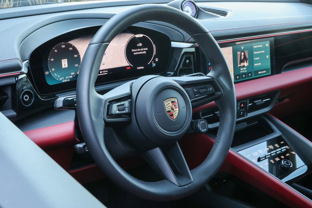 Certified 2025 Porsche Macan 4 Electric image 47