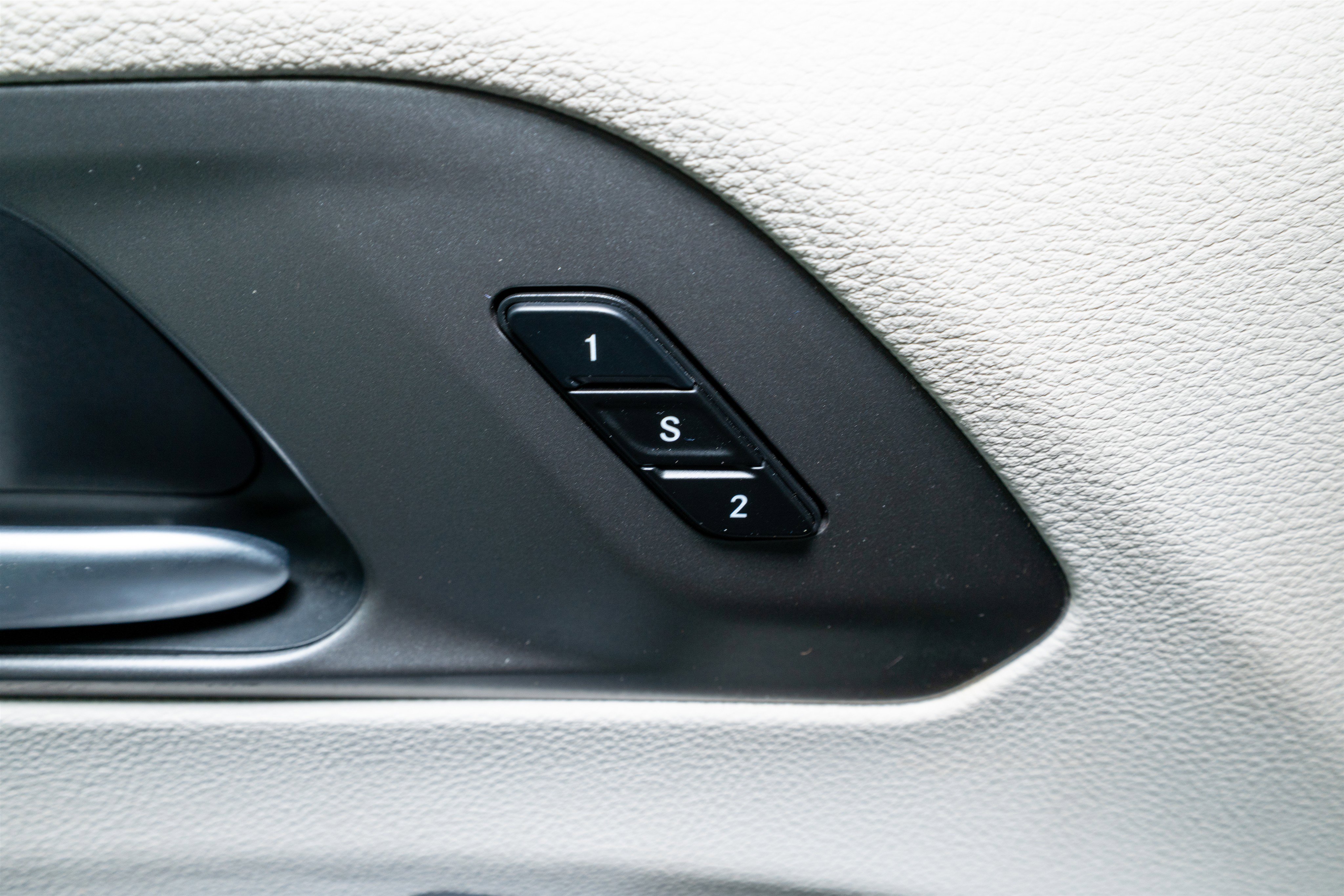 Used 2024 Chrysler Pacifica Touring-L image 14