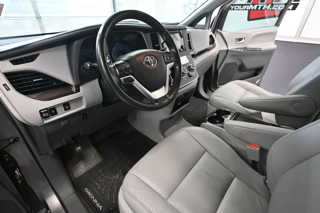 Used 2015 Toyota Sienna XLE AWD/4WD image 21