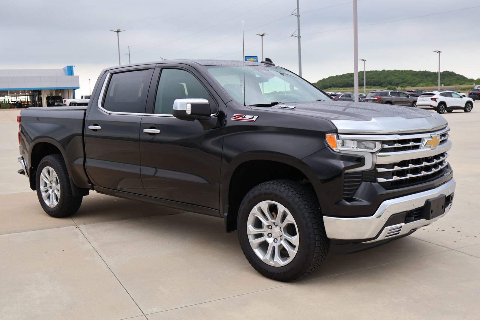 Used 2023 Chevrolet Silverado 1500 LTZ w/ LTZ Premium Package AWD/4WD image 6