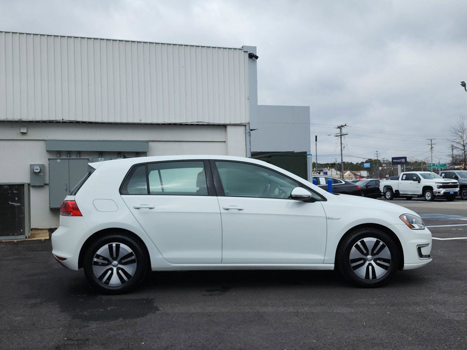Used 2016 Volkswagen e-Golf SE w/ DC Fast Charging Package image 6