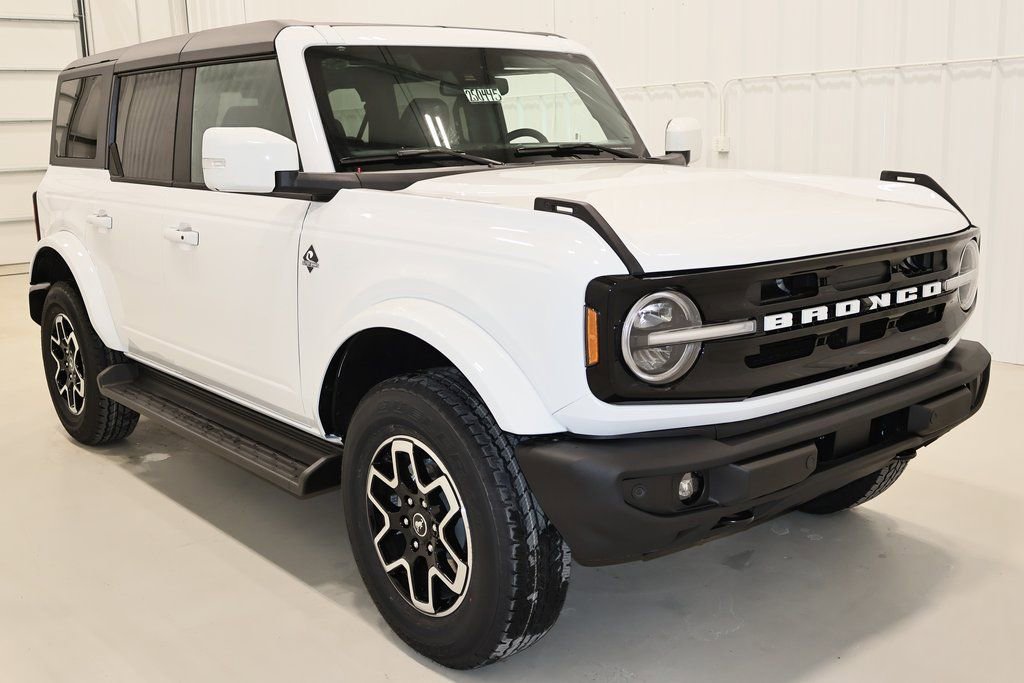 New 2025 Ford Bronco Outer Banks image 2