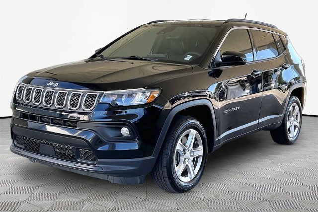Used 2024 Jeep Compass Latitude AWD/4WD image 3