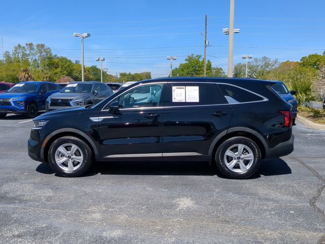 Used 2023 Kia Sorento LX image 9