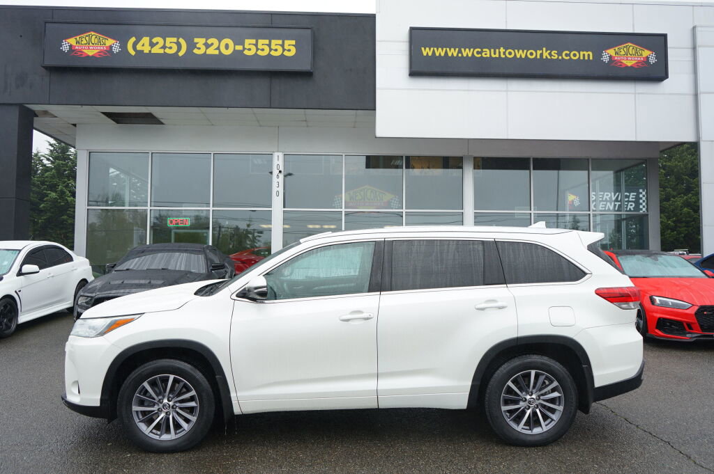 Used 2017 Toyota Highlander XLE image 2