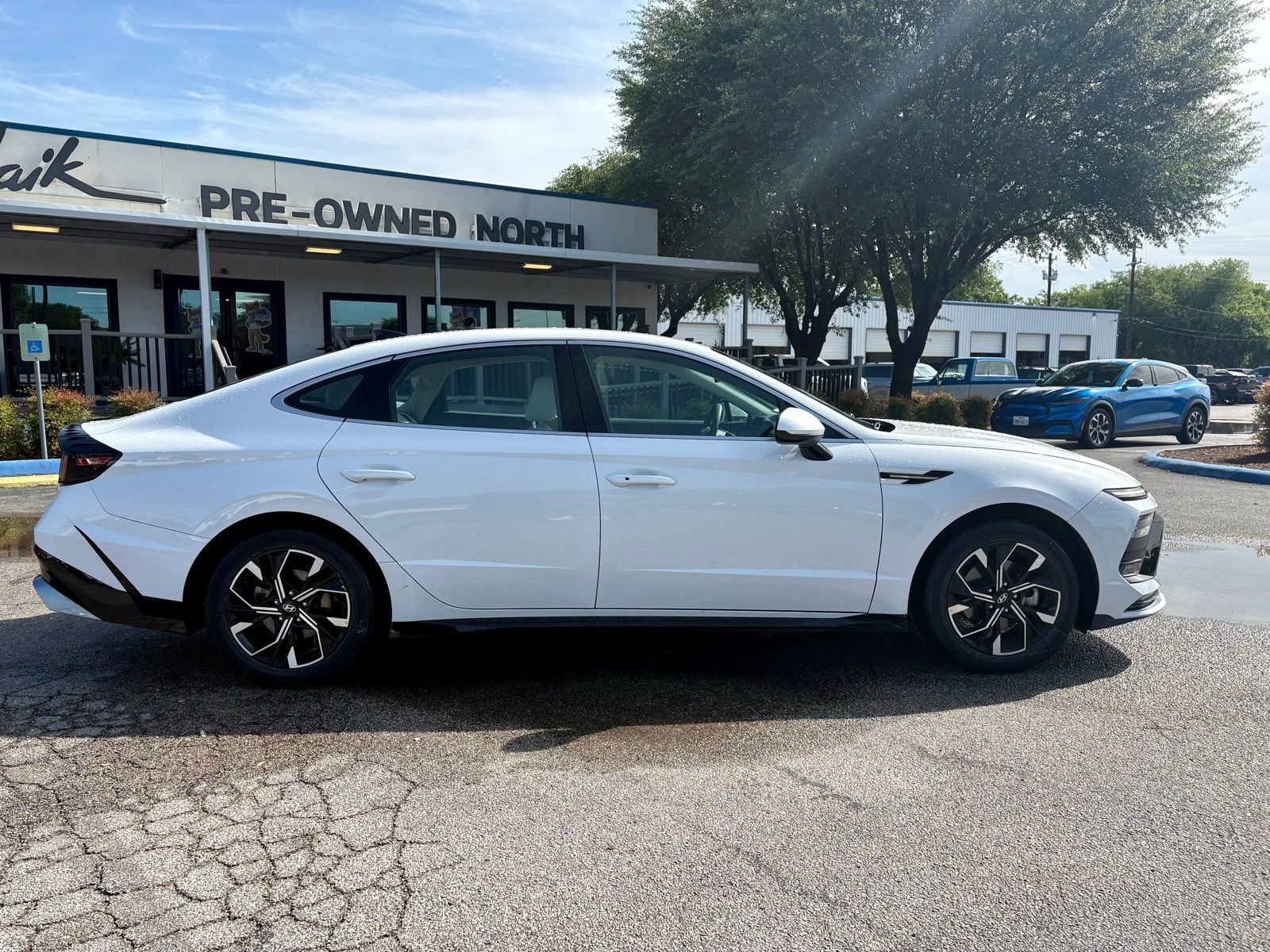 Used 2025 Hyundai Sonata SEL FWD image 2