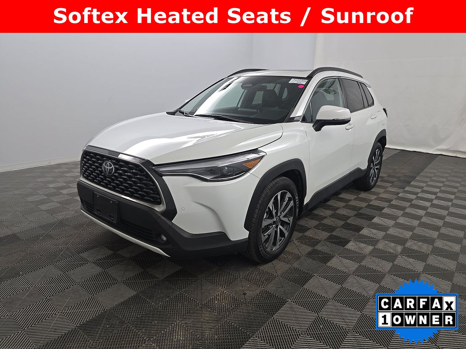 Used 2023 Toyota Corolla Cross XLE w/ Convenience Package FWD image 1