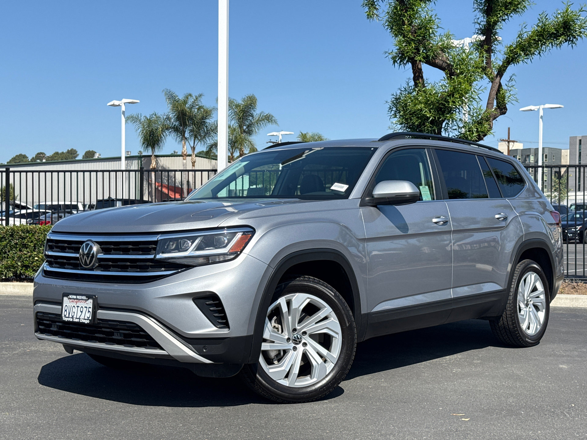 Used 2021 Volkswagen Atlas SE w/ Panoramic Sunroof Package FWD image 2