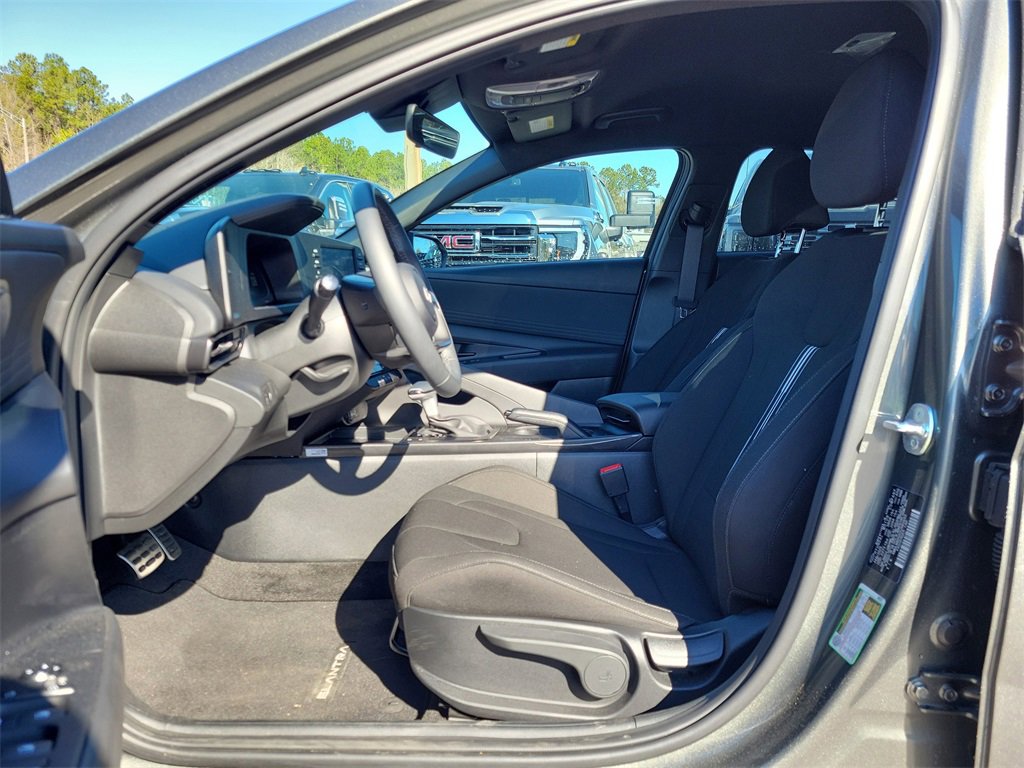 Certified 2025 Hyundai Elantra Sport image 19