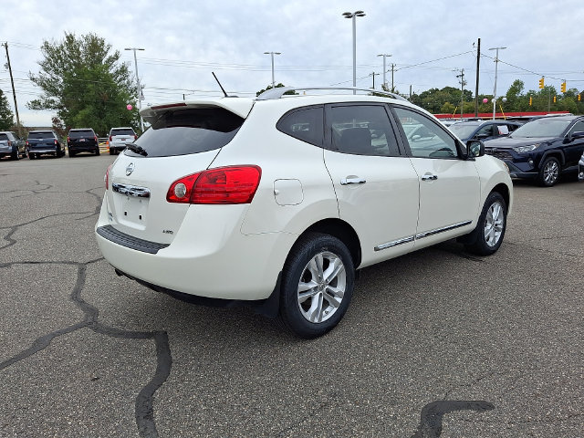Used 2015 Nissan Rogue S w/ Convenience Package AWD/4WD image 3