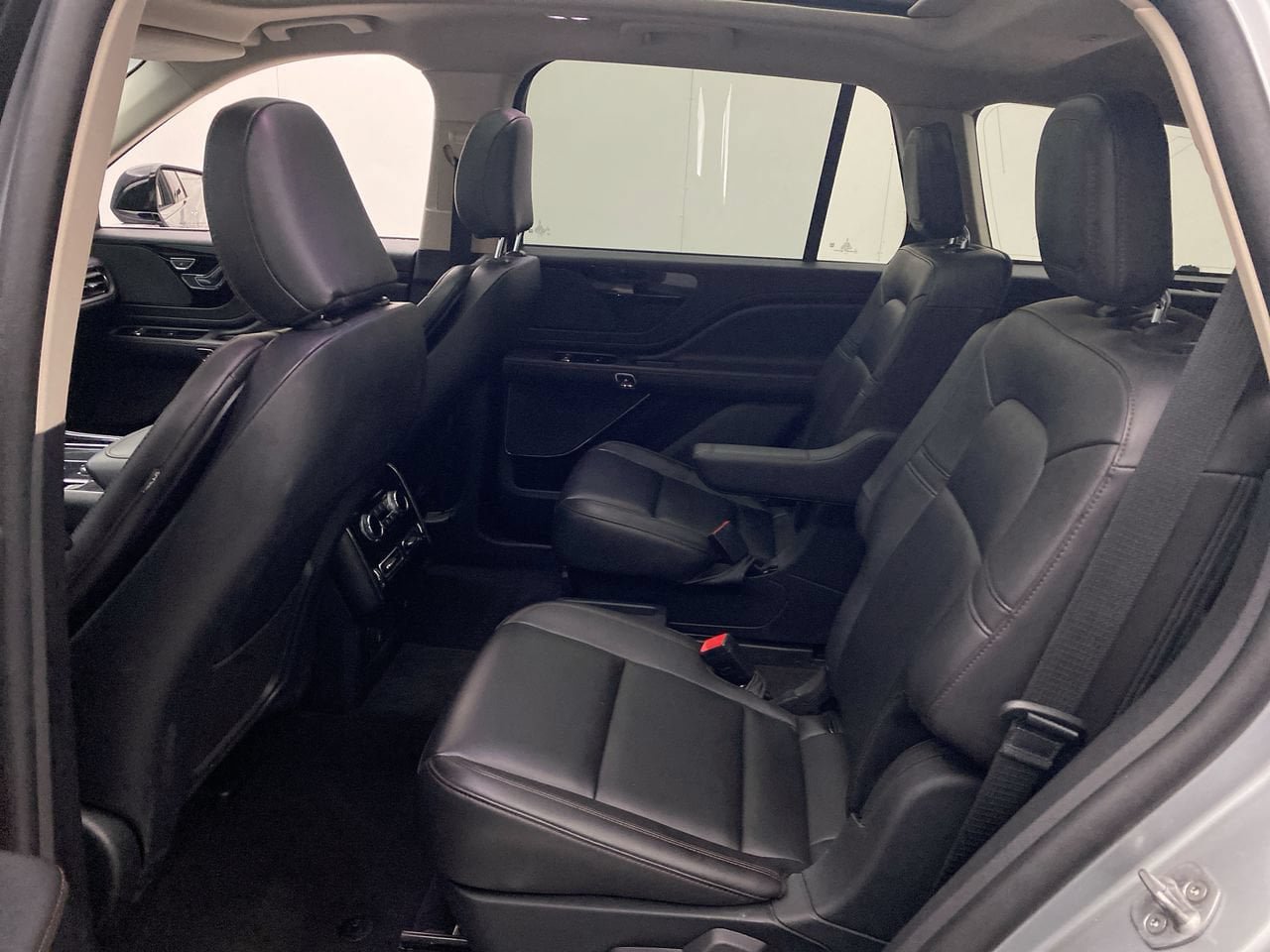 Used 2022 Lincoln Aviator AWD w/ Premium Package image 24