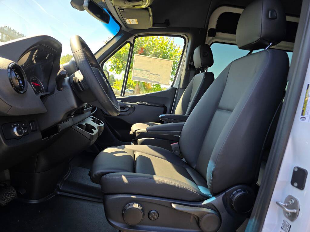 New 2025 Mercedes-Benz eSprinter 170 Cargo image 30