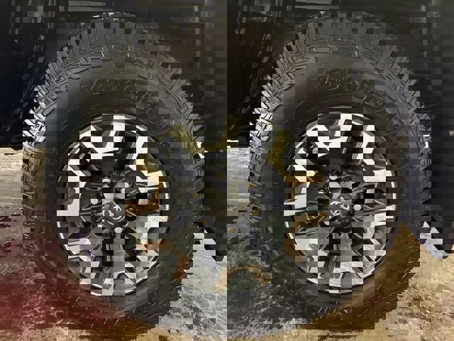 Used 2022 Toyota Tacoma TRD Off-Road w/ Technology Package image 31