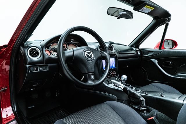 Used 2001 MAZDA MX-5 Miata RWD image 24