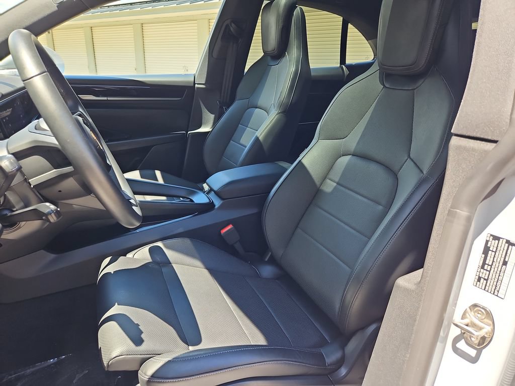 Certified 2025 Porsche Macan 4 Electric AWD/4WD image 5