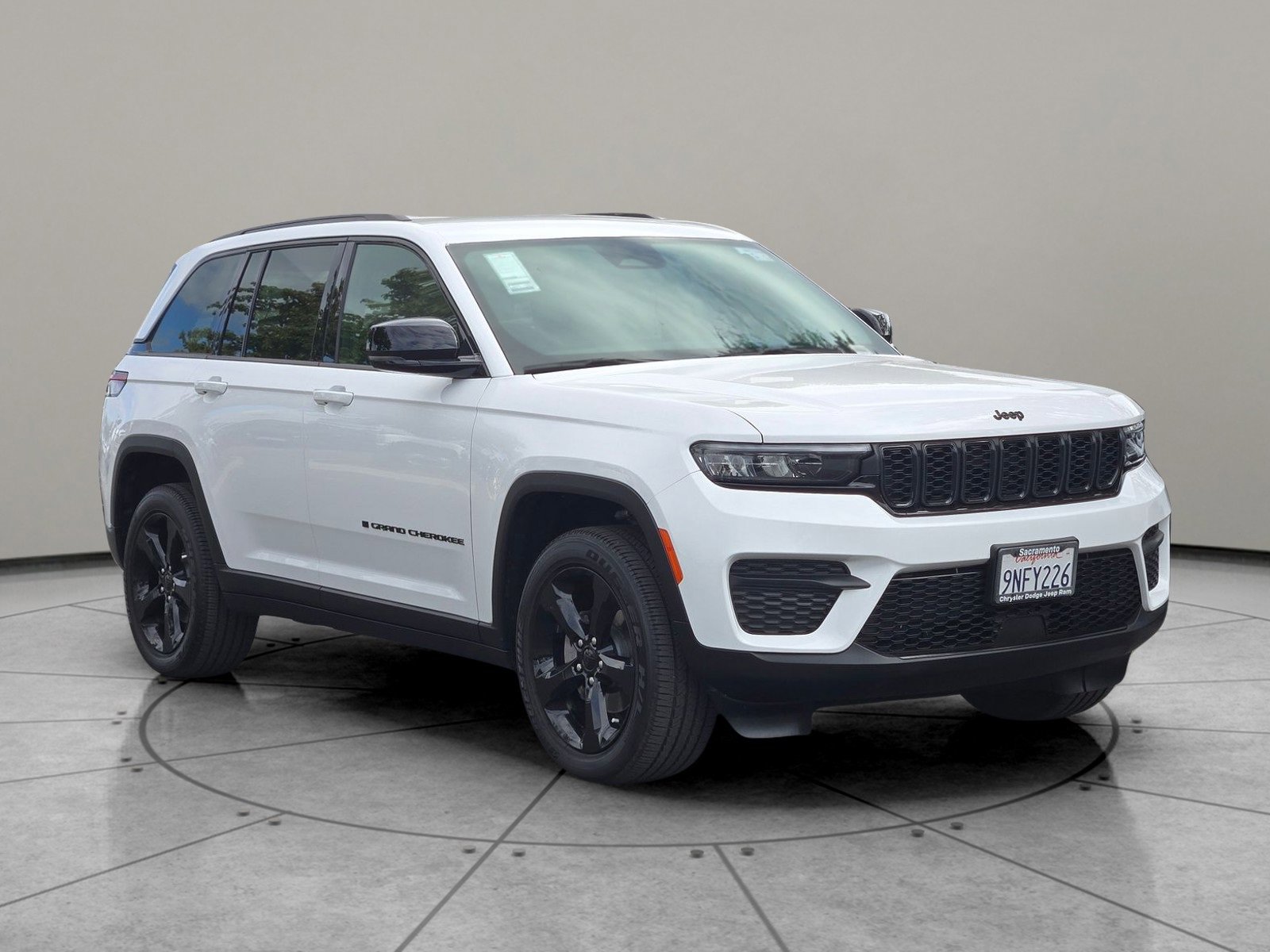 Used 2023 Jeep Grand Cherokee Altitude