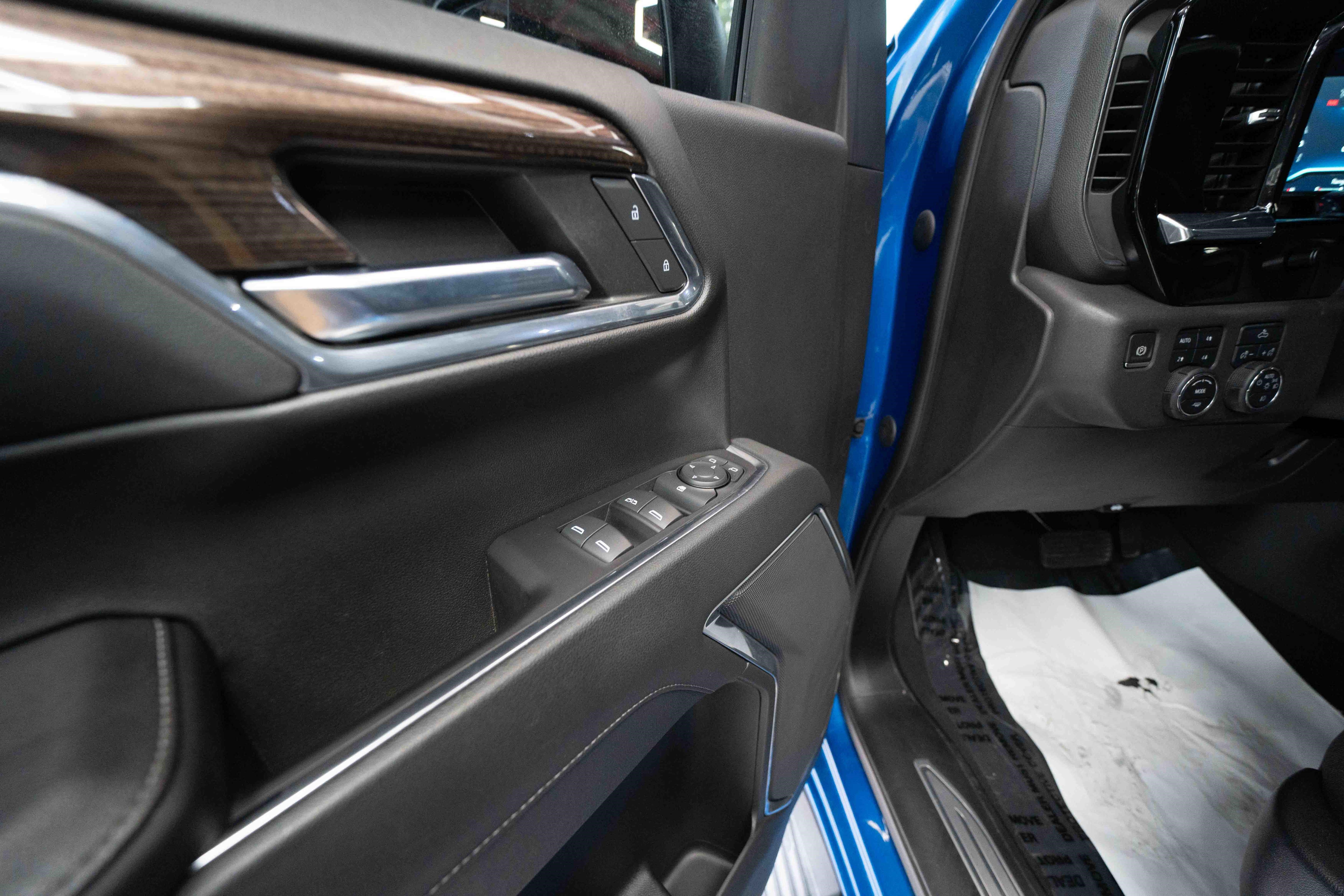 Used 2023 Chevrolet Silverado 1500 LT Trail Boss w/ Protection Package AWD/4WD image 7