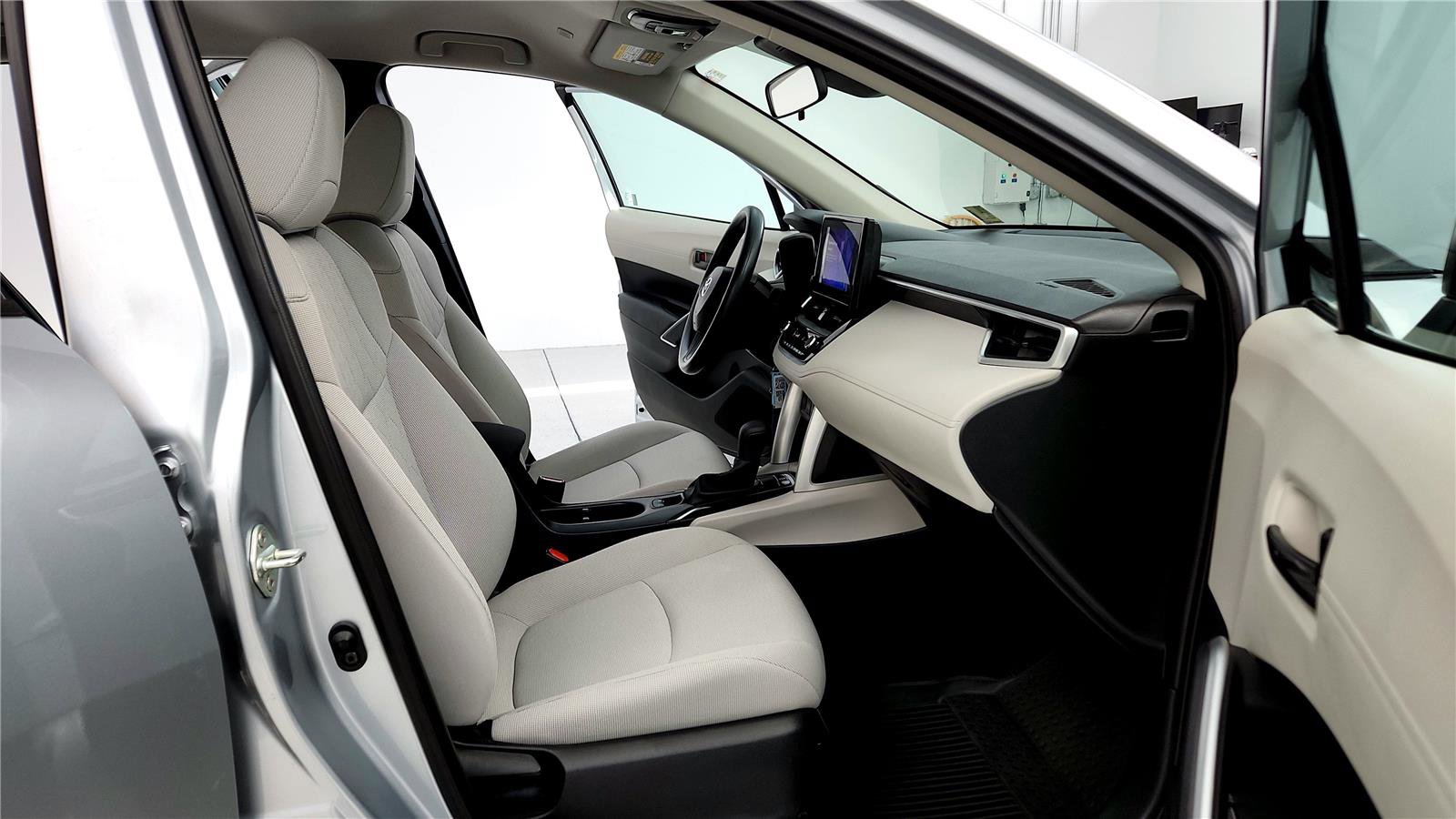 Certified 2023 Toyota Corolla Cross L image 25