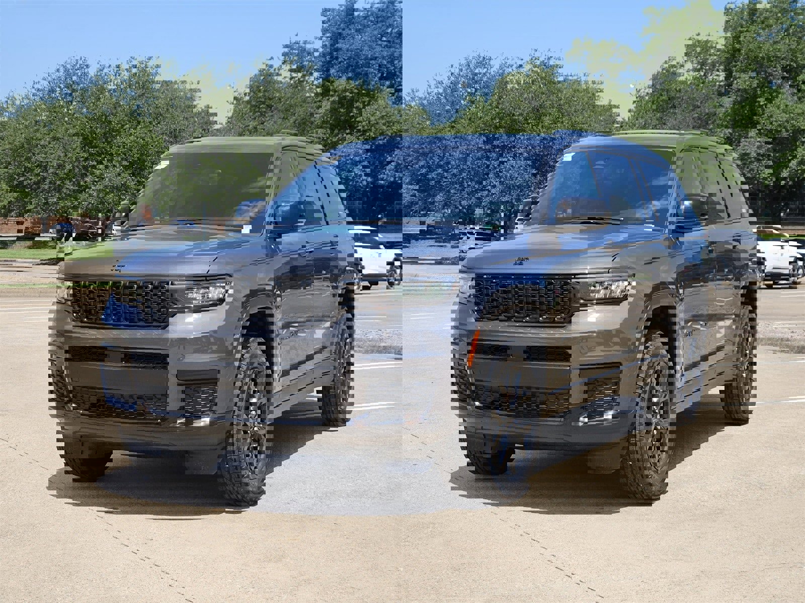 New 2025 Jeep Grand Cherokee L Altitude image 2