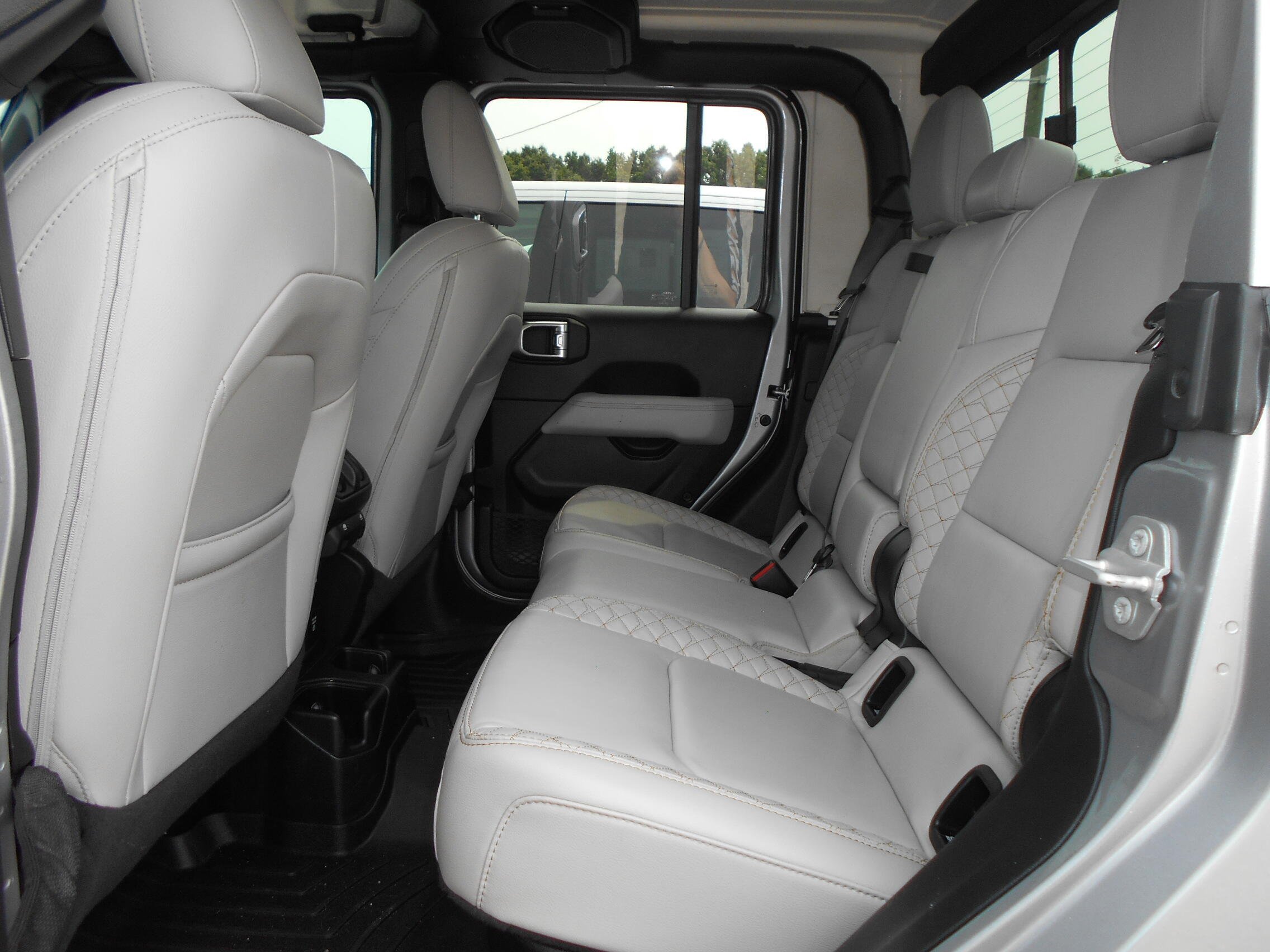 Certified 2021 Jeep Gladiator Overland AWD/4WD image 6