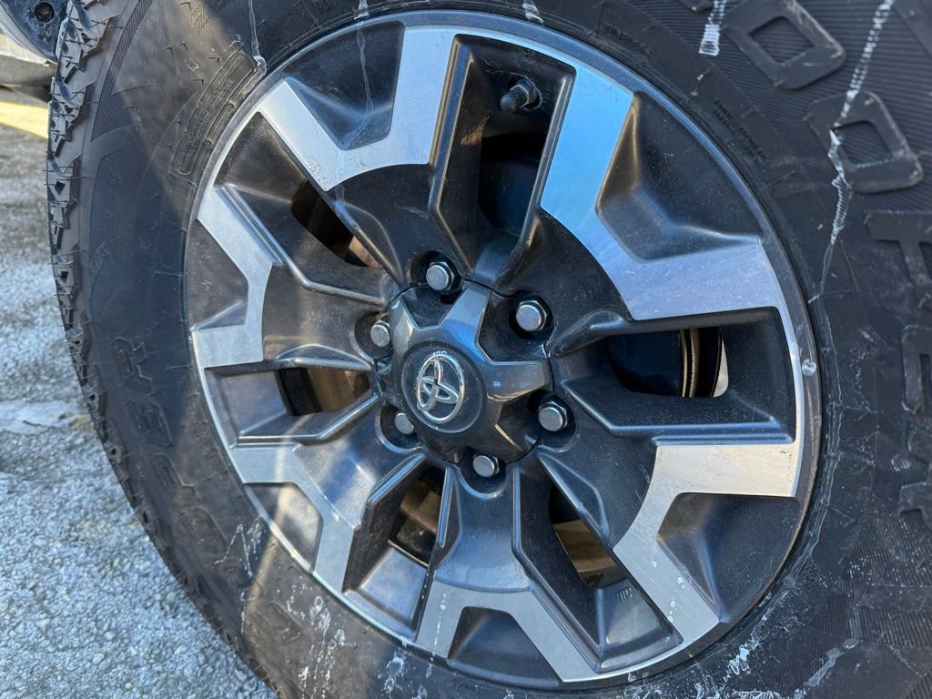 Used 2019 Toyota Tacoma TRD Off-Road image 6