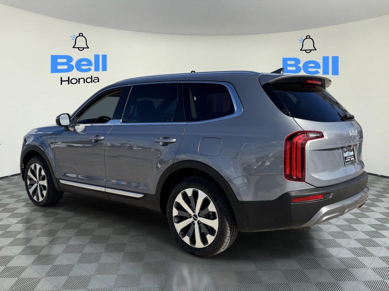 Used 2022 Kia Telluride EX w/ EX Premium Package FWD image 3