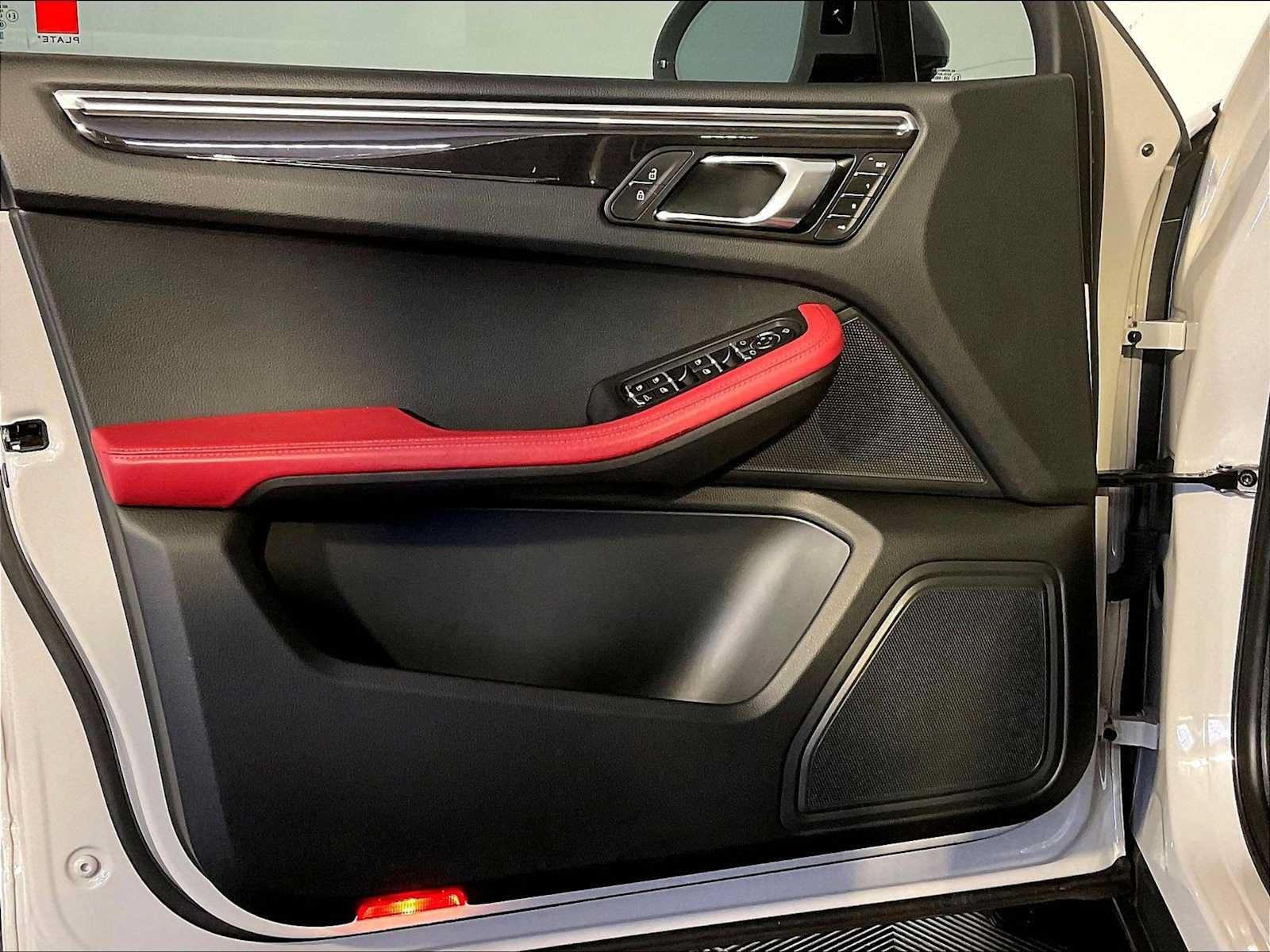 Certified 2023 Porsche Macan S AWD/4WD image 25