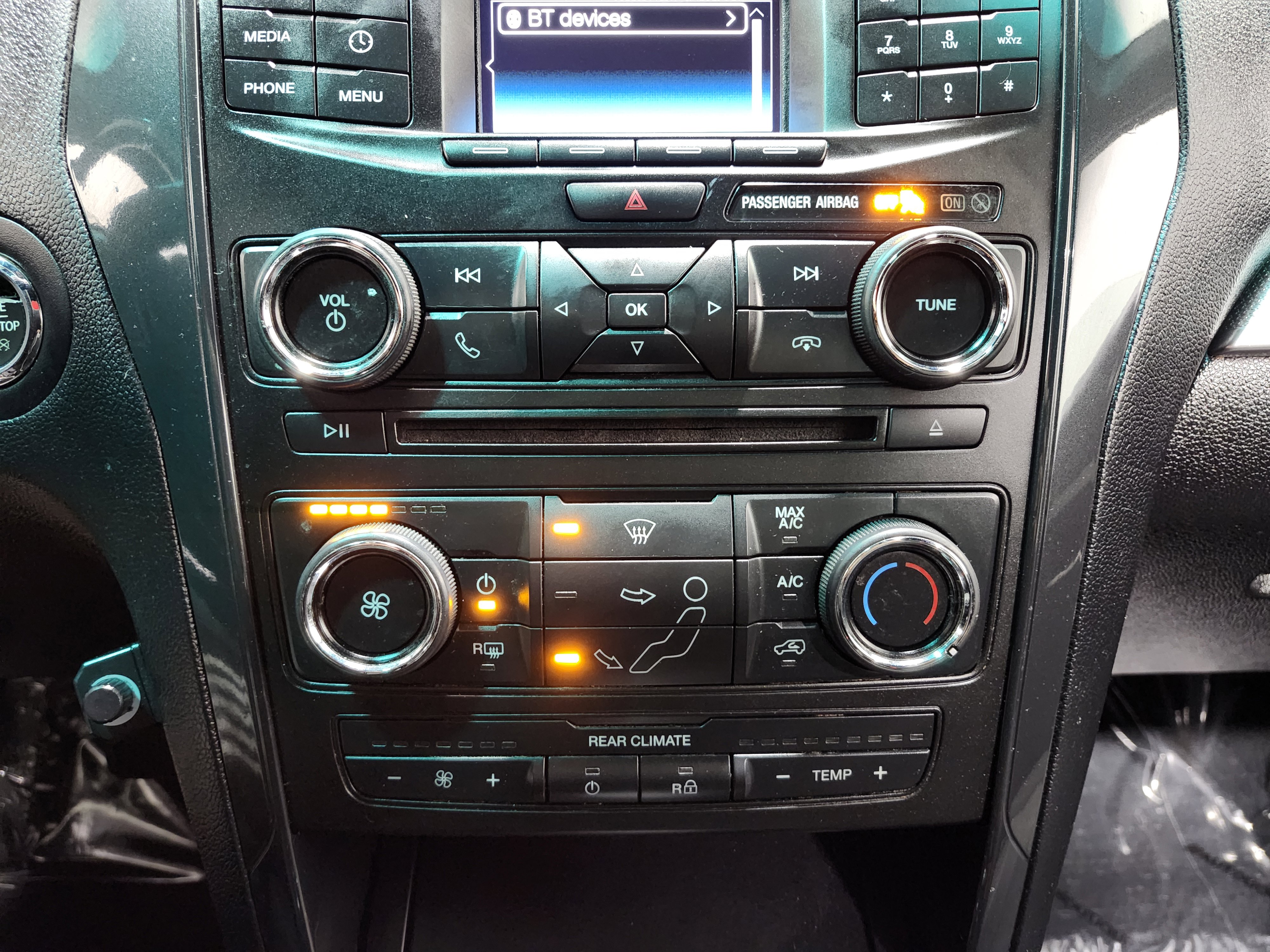 Used 2017 Ford Explorer XLT AWD/4WD image 32