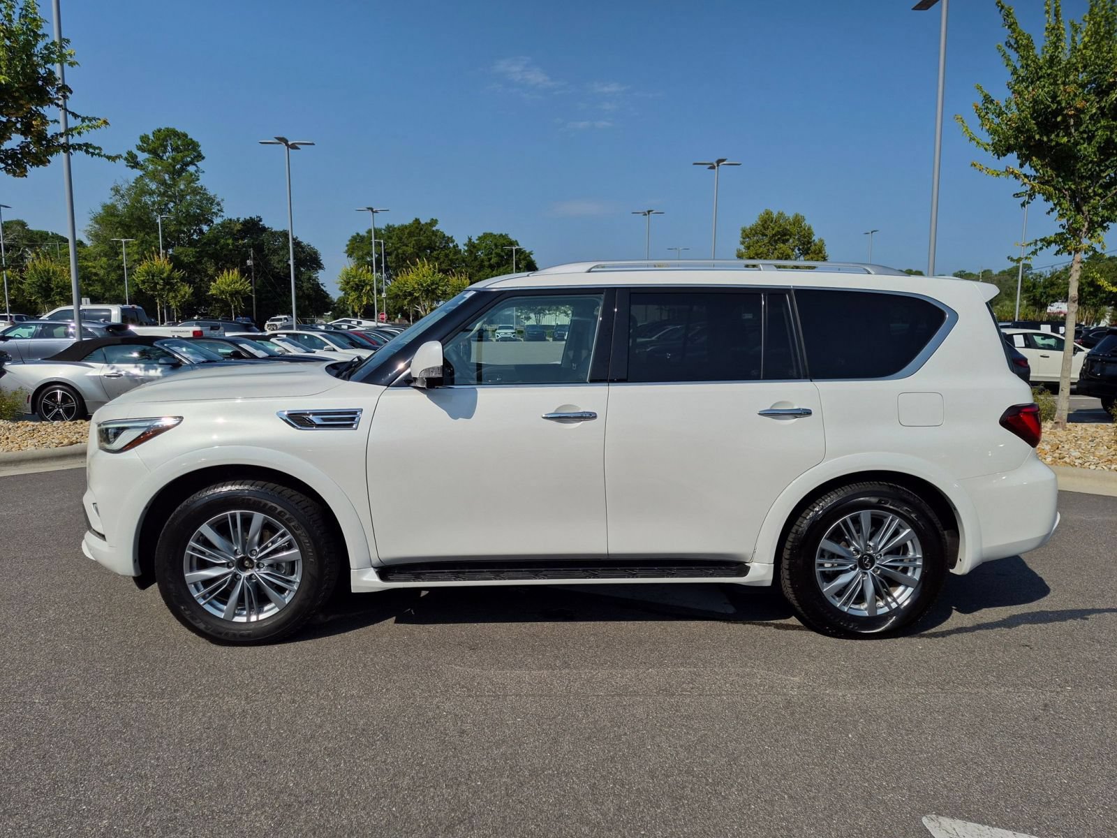 Used 2023 INFINITI QX80 Luxe w/ Cargo Package AWD/4WD image 6