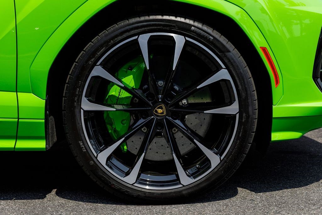 Used 2025 Lamborghini Urus SE image 12