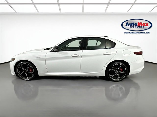Used 2022 Alfa Romeo Giulia Veloce image 9