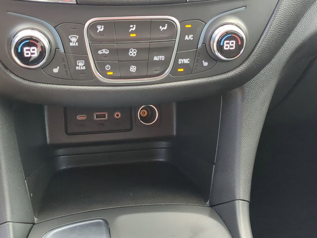 Used 2020 Chevrolet Equinox LT FWD image 25