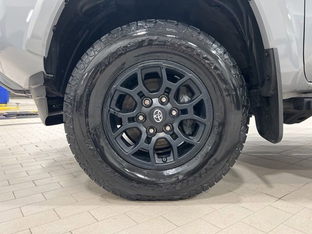 Used 2020 Toyota Tacoma SR5 w/ Technology Package image 21