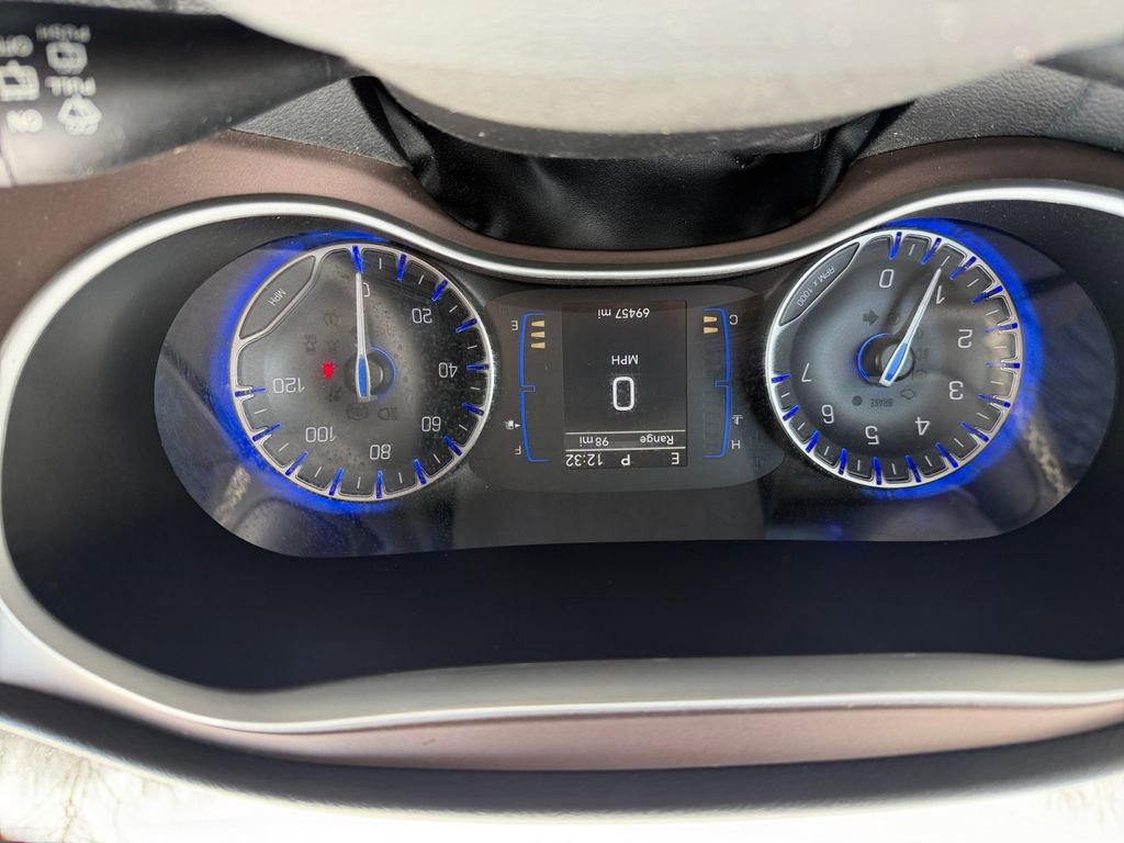 Used 2022 Chrysler Voyager LX FWD image 21