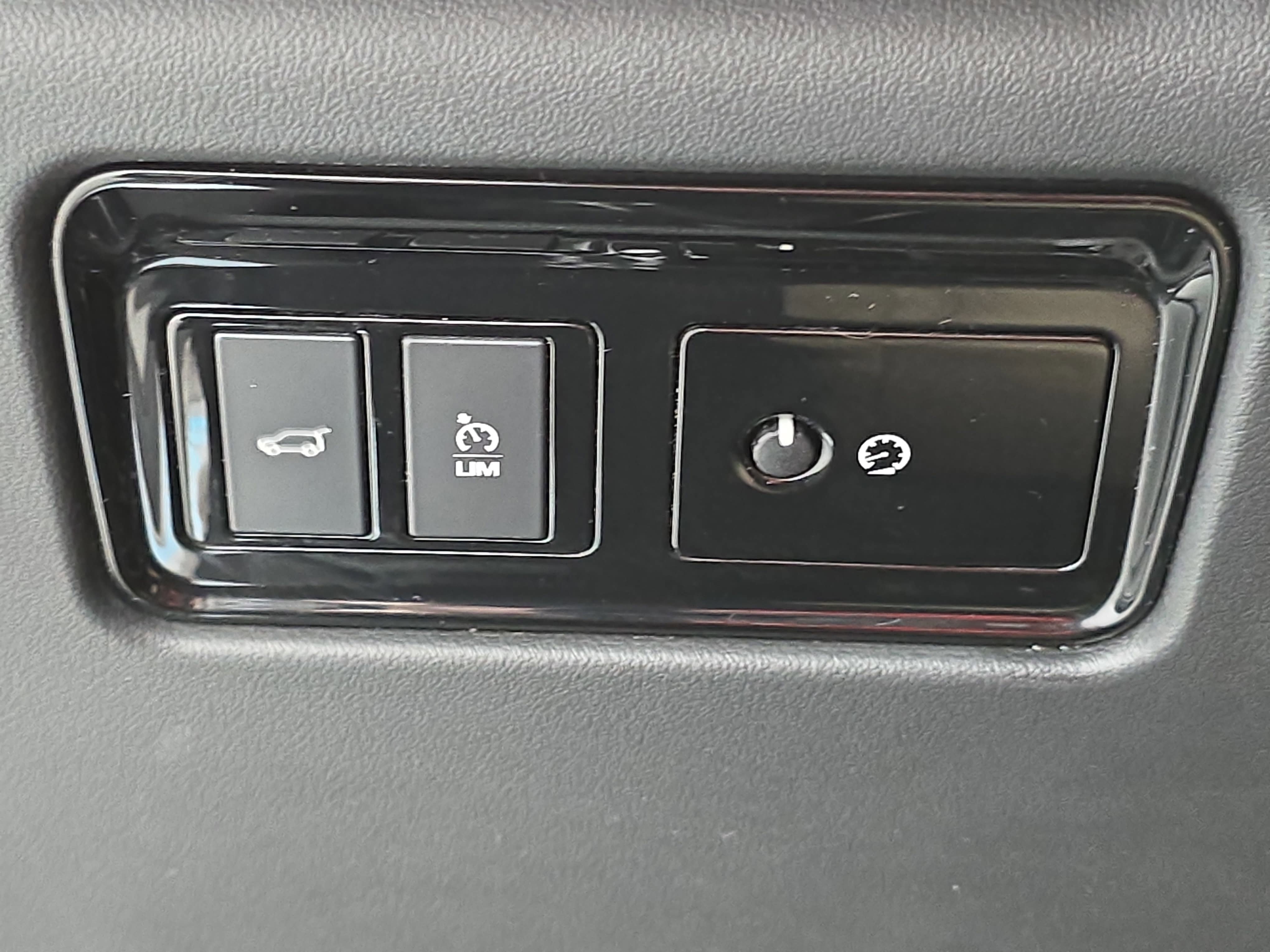 Used 2019 Jaguar F-PACE Premium AWD/4WD image 25