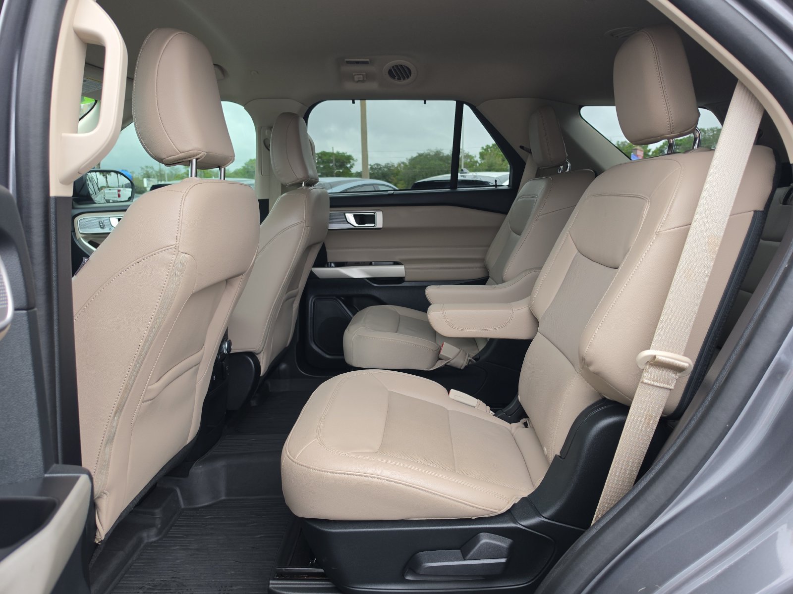 Certified 2021 Ford Explorer Limited w/ Hybrid Equipment Group 310A AWD/4WD image 14