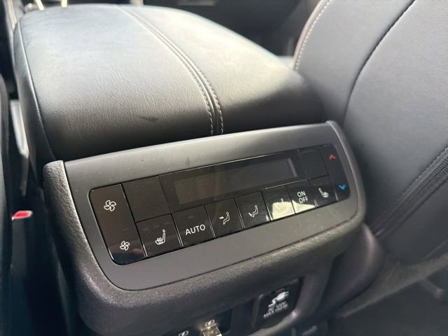 Used 2024 Nissan Pathfinder Platinum image 19